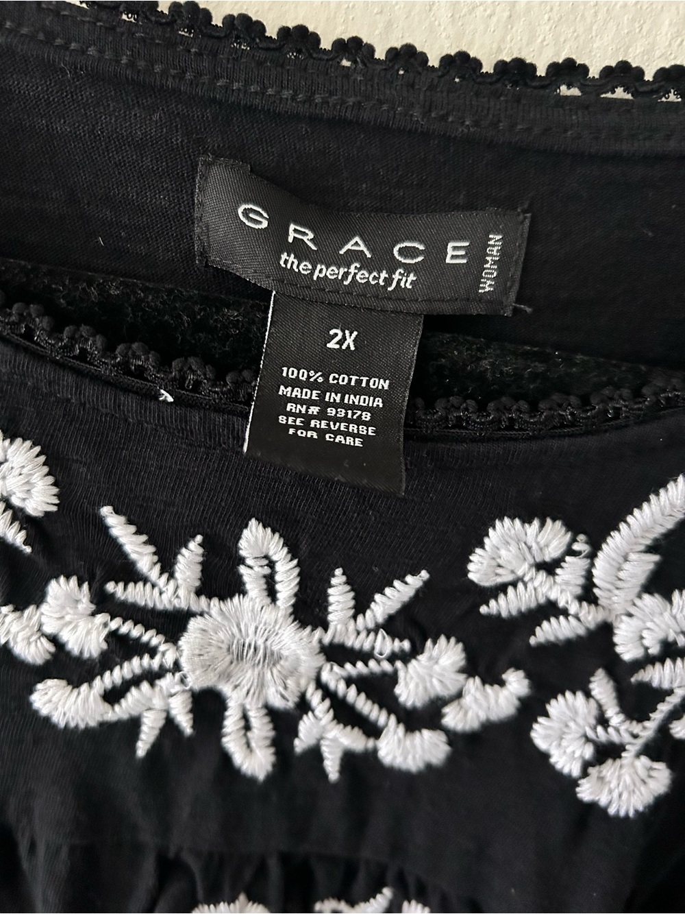 Black White Romantic Embroidered Boho Prairie Top Floral Coastal Size 2X - Picture 5 of 6